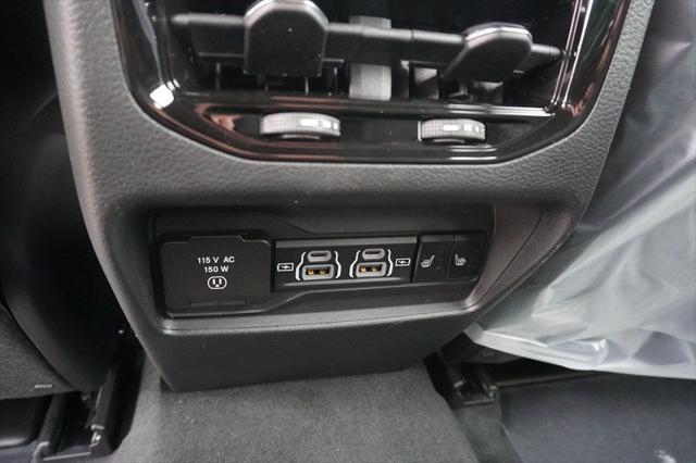 Photo of 2025 Bright White Clearcoat Jeep Grand Cherokee