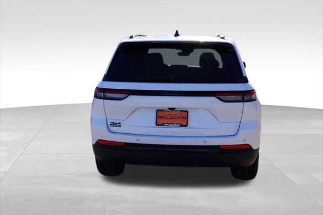 Photo of 2023 Bright White Clearcoat Jeep Grand Cherokee