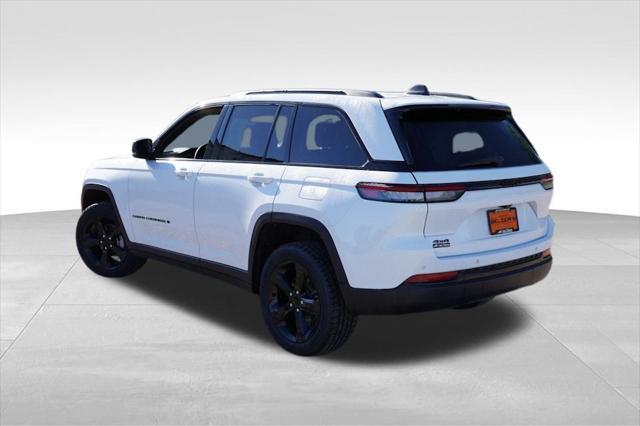 Photo of 2023 Bright White Clearcoat Jeep Grand Cherokee