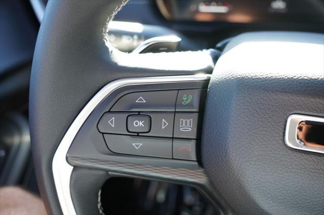 Photo of 2023 Bright White Clearcoat Jeep Grand Cherokee