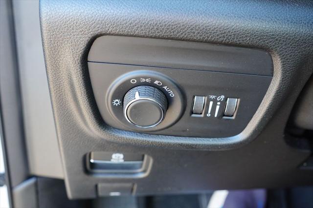 Photo of 2023 Bright White Clearcoat Jeep Grand Cherokee