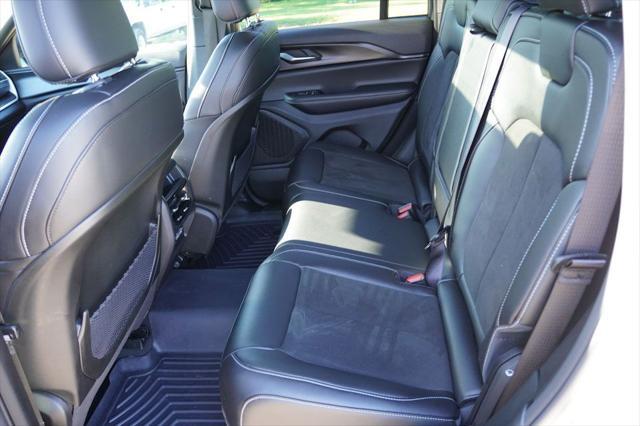 Photo of 2023 Bright White Clearcoat Jeep Grand Cherokee