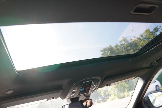 Photo of 2023 Bright White Clearcoat Jeep Grand Cherokee