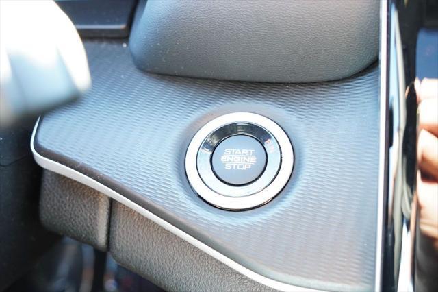 Photo of 2023 Bright White Clearcoat Jeep Grand Cherokee