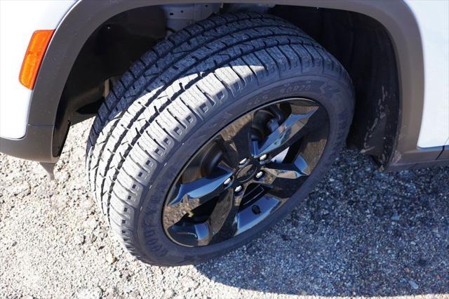 Photo of 2023 Bright White Clearcoat Jeep Grand Cherokee