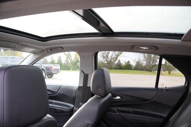 Photo of 2020 Mosaic Black Metallic Chevrolet Equinox