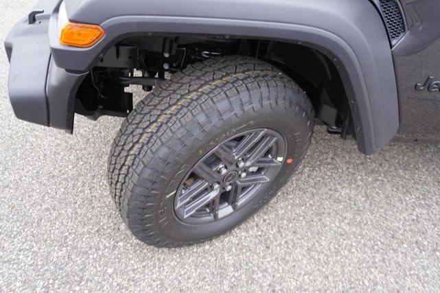 Photo of 2024 Granite Crystal Metallic Clearcoat Jeep Wrangler