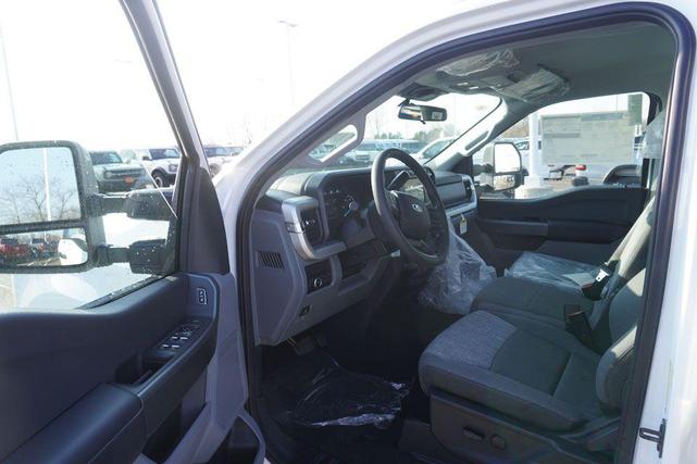 Photo of 2025 Oxford White Ford F-350