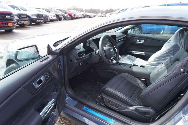 Photo of 2025 Vapor Blue Metallic Ford Mustang