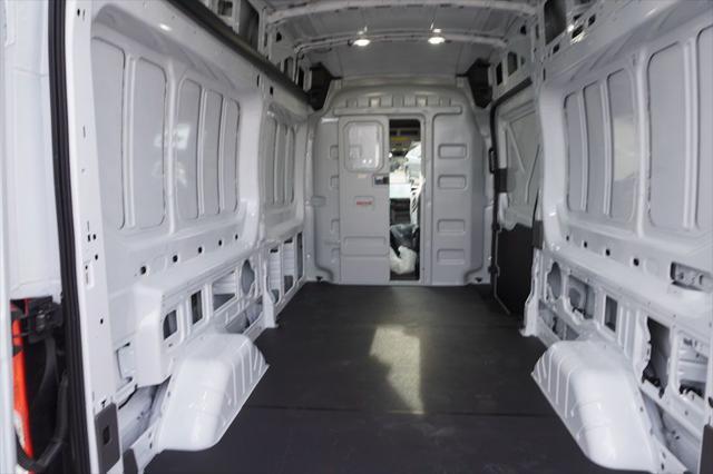 Photo of 2025 Oxford White Ford Transit-350