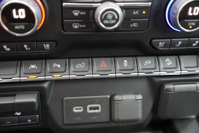 Photo of 2022 Silver Ice Metallic Chevrolet Silverado 1500