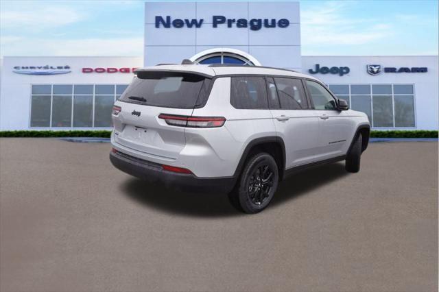 Photo of 2025 Silver Zynith Jeep Grand Cherokee L