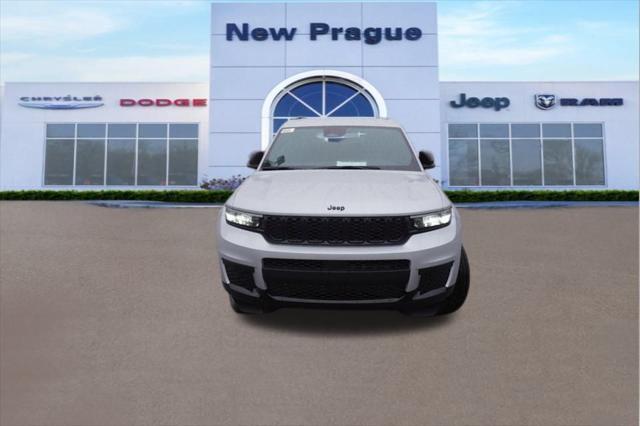 Photo of 2025 Silver Zynith Jeep Grand Cherokee L