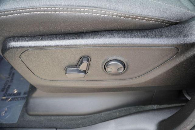 Photo of 2024 Granite Crystal Metallic Clearcoat RAM 1500