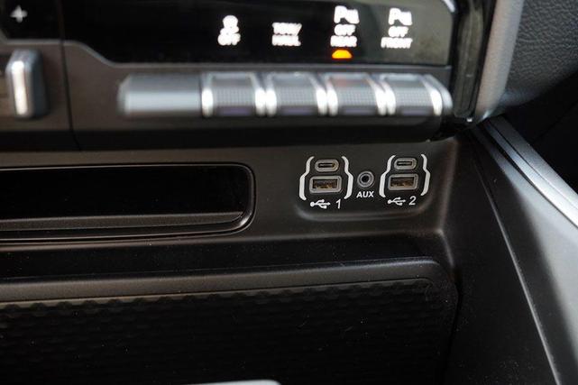 Photo of 2024 Granite Crystal Metallic Clearcoat RAM 1500