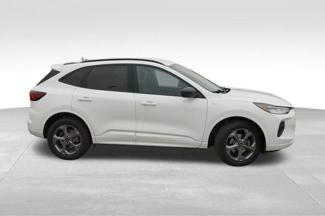 Photo of 2023 Oxford White Ford Escape