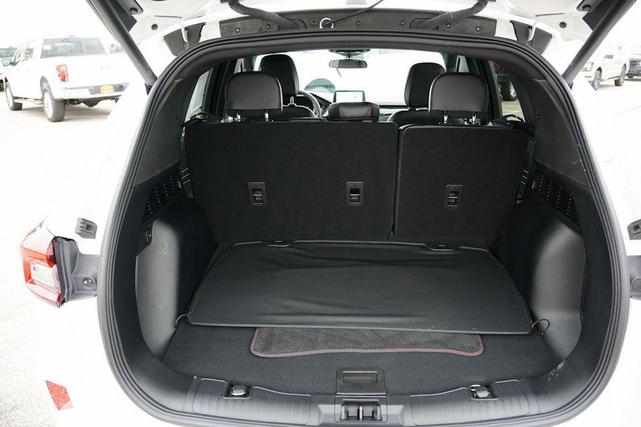 Photo of 2023 Oxford White Ford Escape