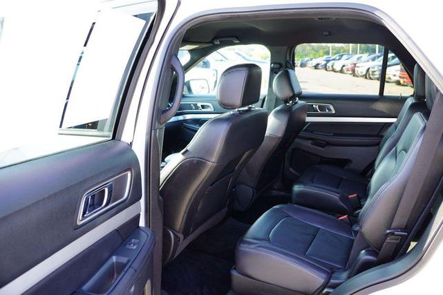 Photo of 2017 White Platinum Metallic Tri-Coat Ford Explorer