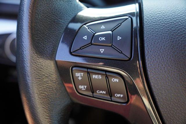 Photo of 2017 White Platinum Metallic Tri-Coat Ford Explorer