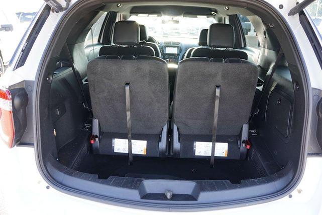 Photo of 2017 White Platinum Metallic Tri-Coat Ford Explorer