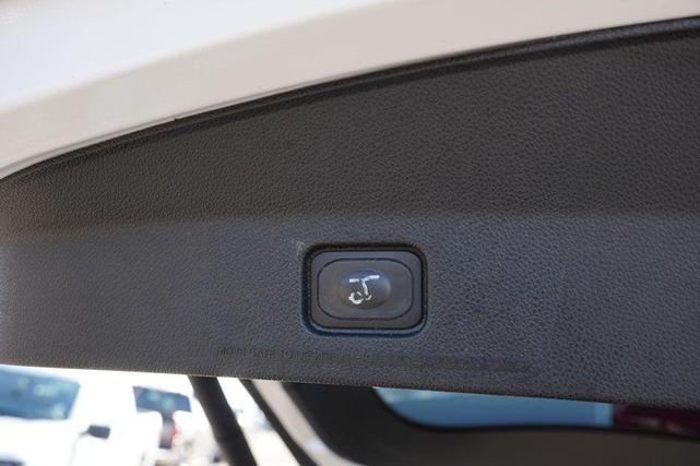 Photo of 2017 White Platinum Metallic Tri-Coat Ford Explorer