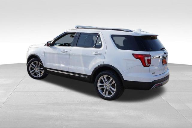 Photo of 2017 White Platinum Metallic Tri-Coat Ford Explorer