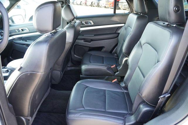 Photo of 2017 White Platinum Metallic Tri-Coat Ford Explorer