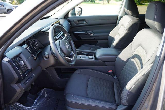 Photo of 2025 Gun Metallic Nissan Pathfinder