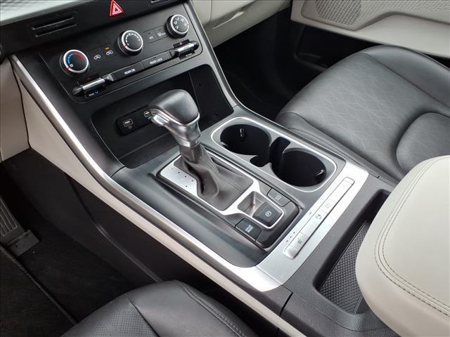 Photo of 2023 Snow White Pearl Kia Carnival
