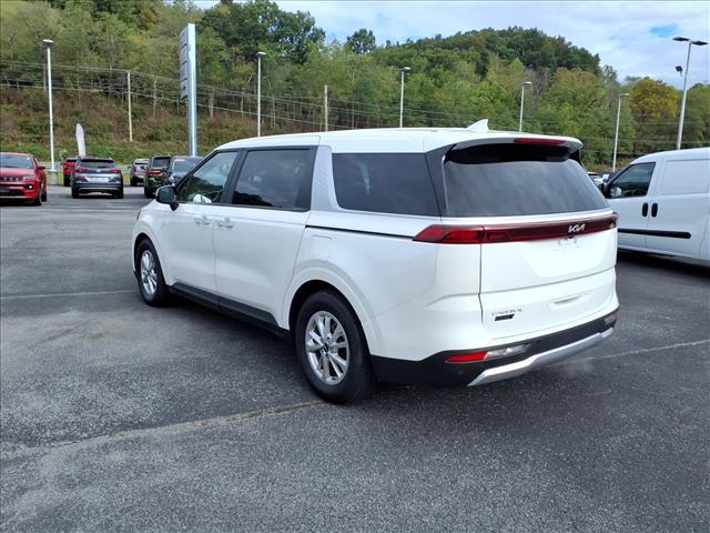 Photo of 2023 Snow White Pearl Kia Carnival