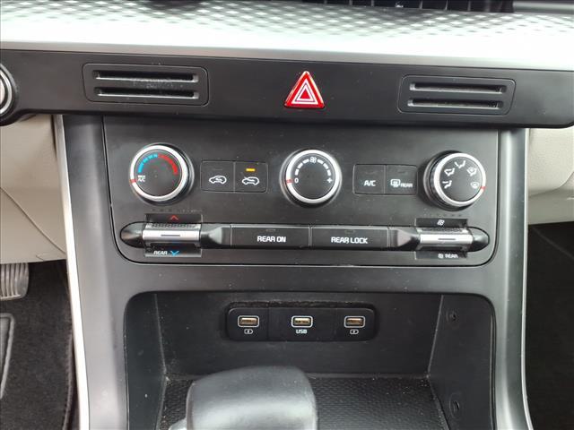 Photo of 2023 Snow White Pearl Kia Carnival