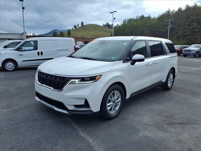 Photo of 2023 Snow White Pearl Kia Carnival