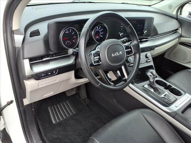 Photo of 2023 Snow White Pearl Kia Carnival