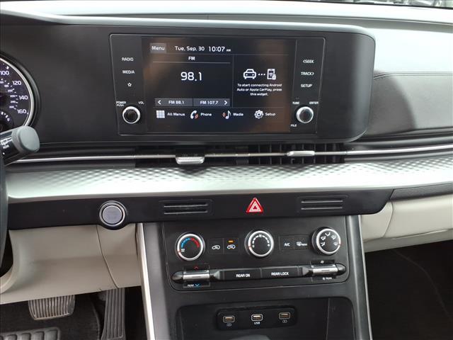 Photo of 2023 Snow White Pearl Kia Carnival