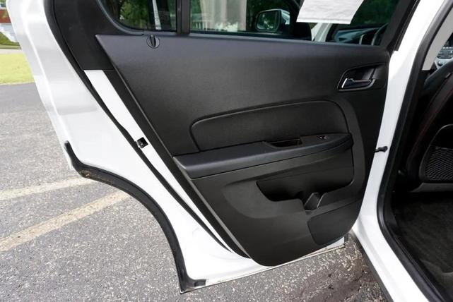 Photo of 2015 White Chevrolet Equinox