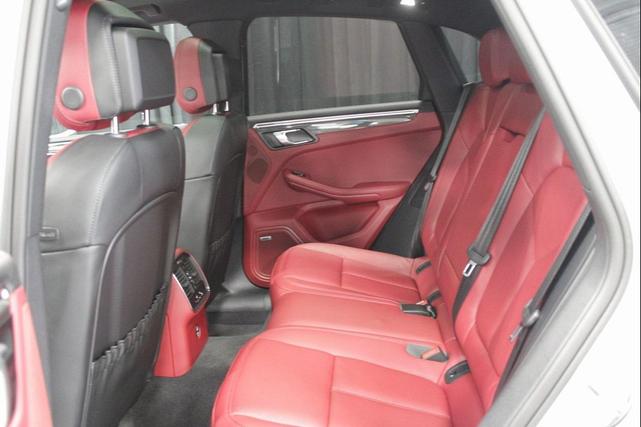 Photo of 2024 Carrara White Porsche Macan