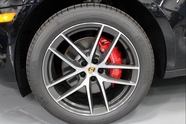 Photo of 2025 Jet Black Metallic Porsche Macan