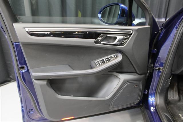 Photo of 2024 Gentian Blue Metallic Porsche Macan
