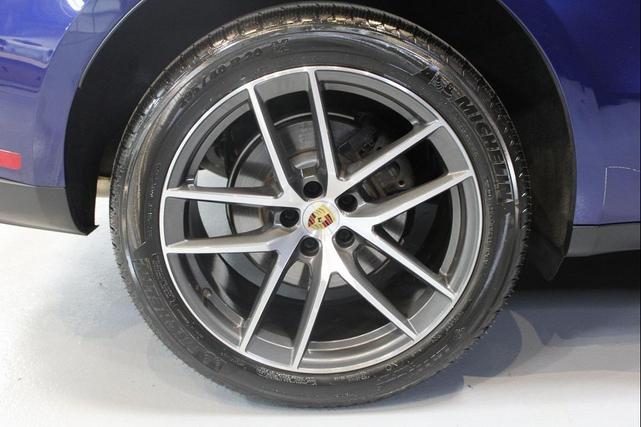 Photo of 2024 Gentian Blue Metallic Porsche Macan