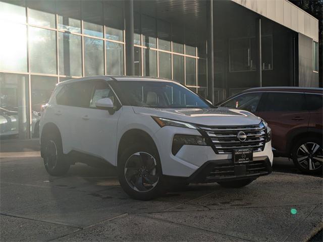 Photo of 2025 Everest White Pearl Nissan Rogue