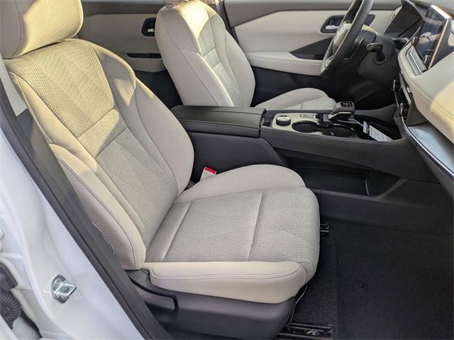Photo of 2025 Everest White Pearl Nissan Rogue