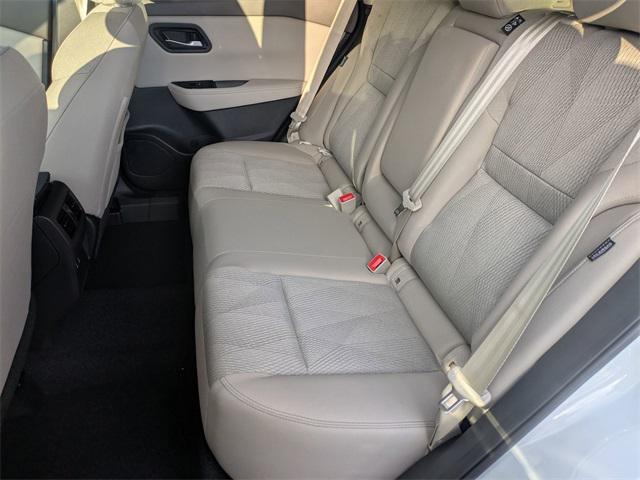 Photo of 2025 Everest White Pearl Nissan Rogue