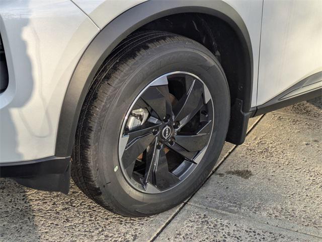 Photo of 2025 Everest White Pearl Nissan Rogue