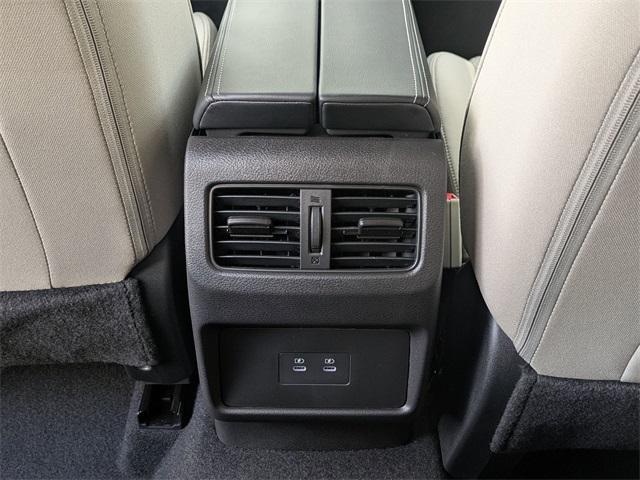 Photo of 2025 Everest White Pearl Nissan Rogue