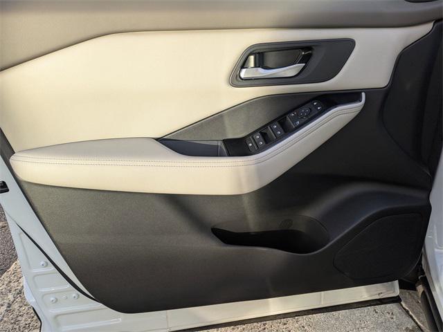 Photo of 2025 Everest White Pearl Nissan Rogue