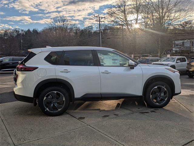 Photo of 2025 Everest White Pearl Nissan Rogue