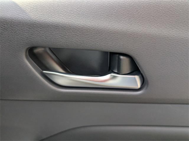 Photo of 2022 Glacier White Nissan Altima