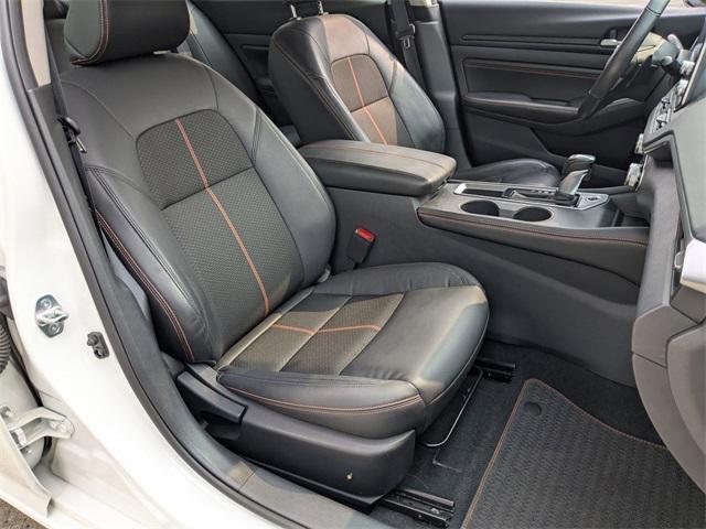 Photo of 2022 Glacier White Nissan Altima