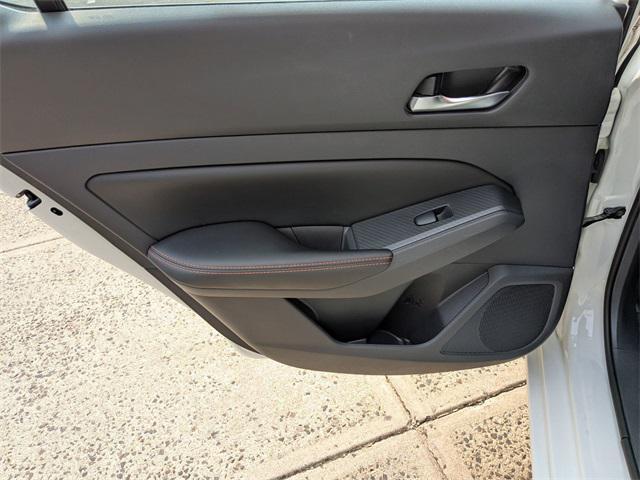 Photo of 2022 Glacier White Nissan Altima