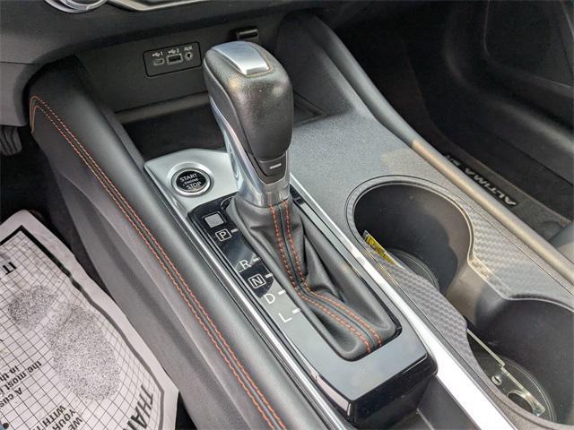 Photo of 2022 Glacier White Nissan Altima